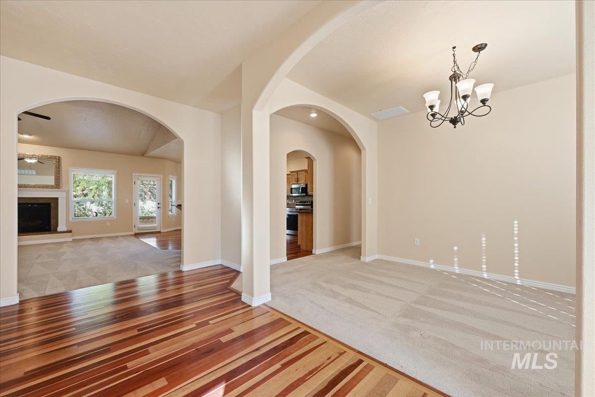 2120 W Cross Creek