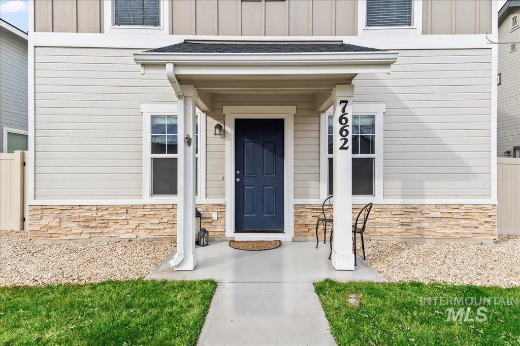 Photo of 7662 S Sea Breeze Way, Boise, ID 83709 (MLS # 98975368)