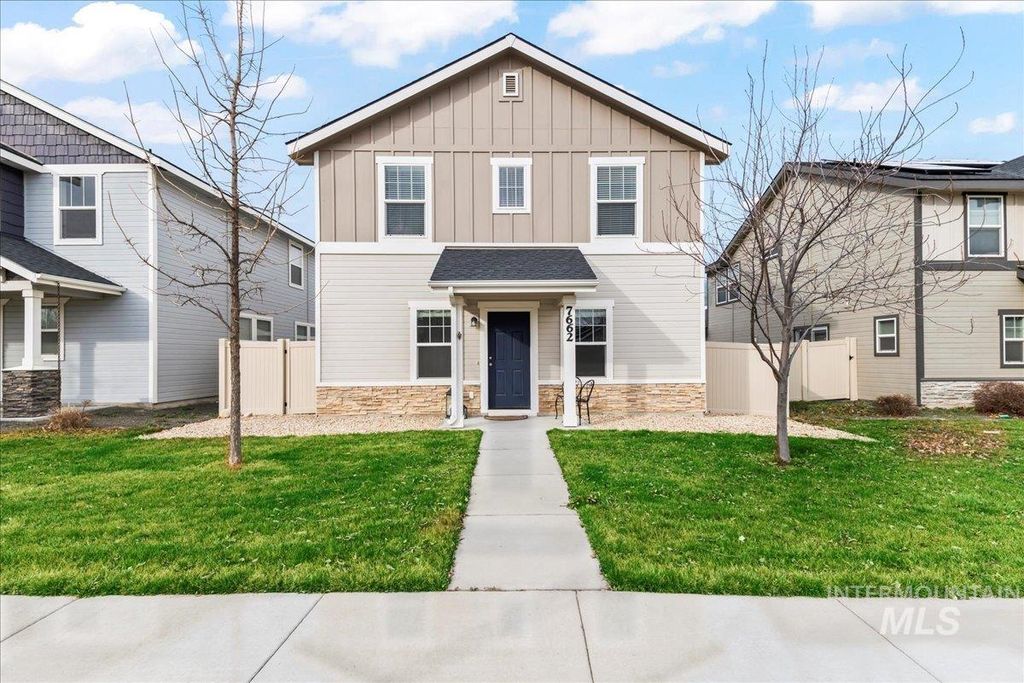 Photo of 7662 S Sea Breeze Way, Boise, ID 83709 (MLS # 98975368)