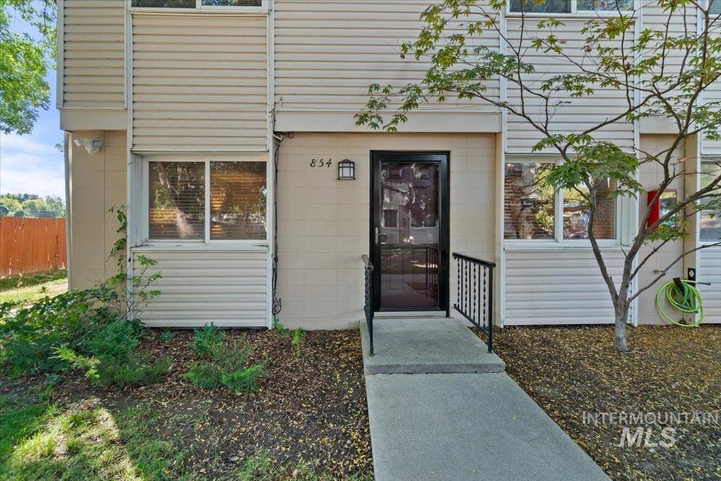 Photo of 854 S Curtis Road, Boise, ID 83705 (MLS # 98962675)