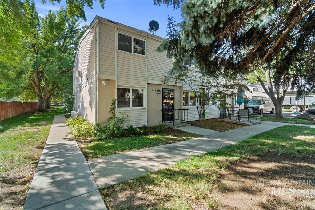 Photo of 854 S Curtis Road, Boise, ID 83705 (MLS # 98962675)