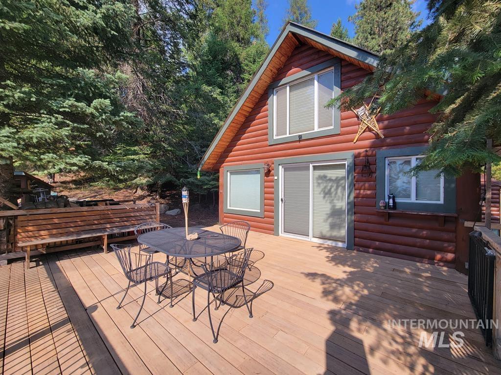 Deck featuring outdoor dining space