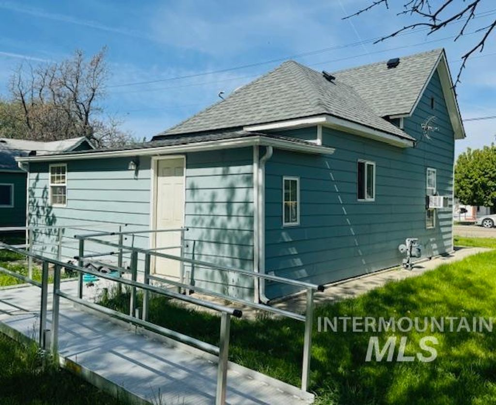 Photo of 128 9th Ave. N AVE, Nampa, ID 83687 (MLS # 98985495)