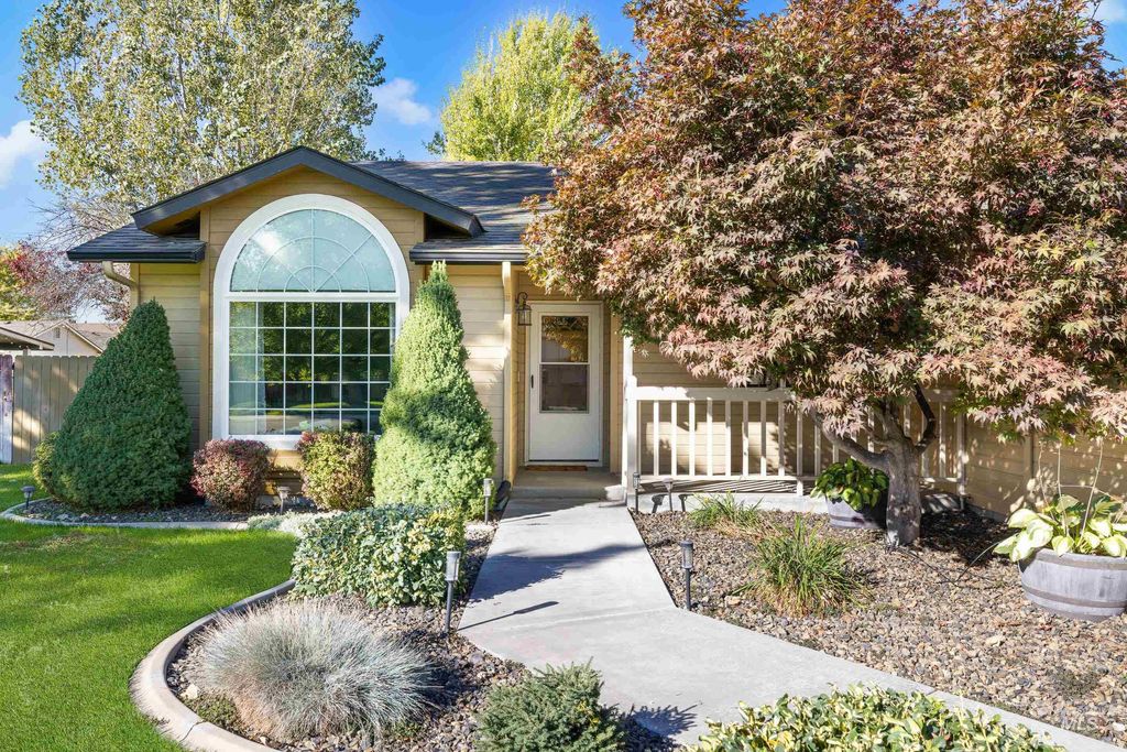 Photo of 573 S Pelican Way, Meridian, ID 83642 (MLS # 98964266)