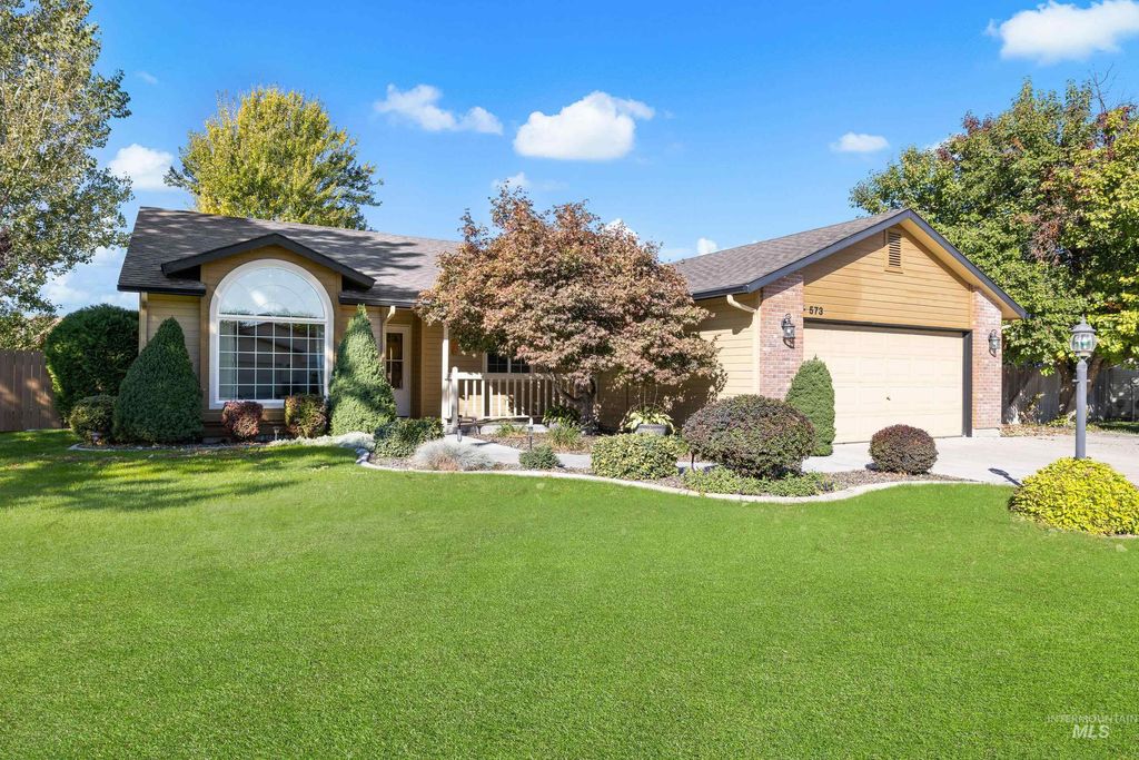 Photo of 573 S Pelican Way, Meridian, ID 83642 (MLS # 98964266)