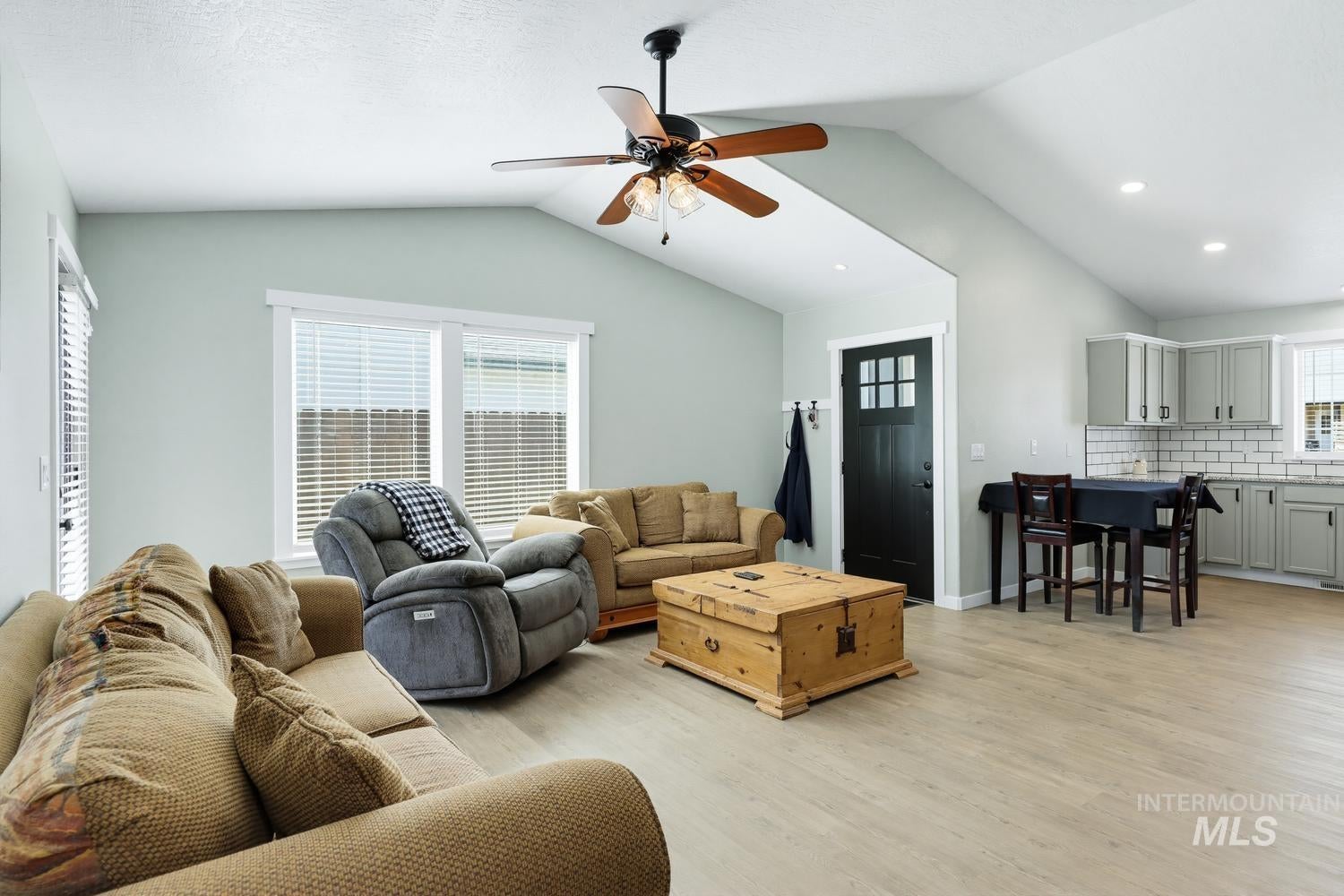 5221 Lockwood