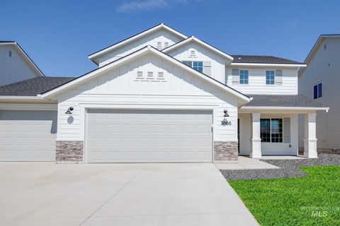 Photo of 812 Strike Eagle St, Mountain Home, ID 83647 (MLS # 98963986)