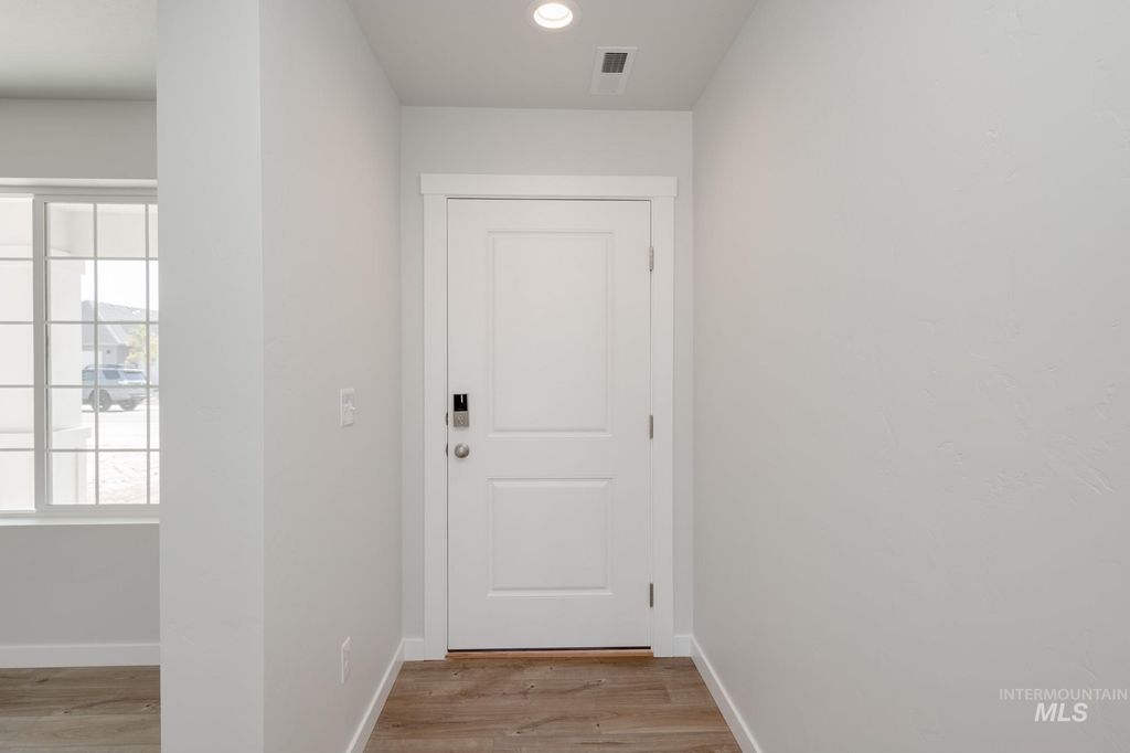 Photo of 812 Strike Eagle St, Mountain Home, ID 83647 (MLS # 98963986)