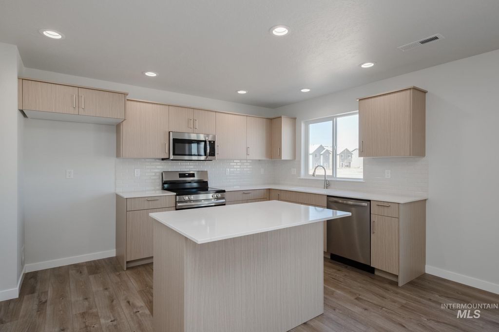 Photo of 812 Strike Eagle St, Mountain Home, ID 83647 (MLS # 98963986)