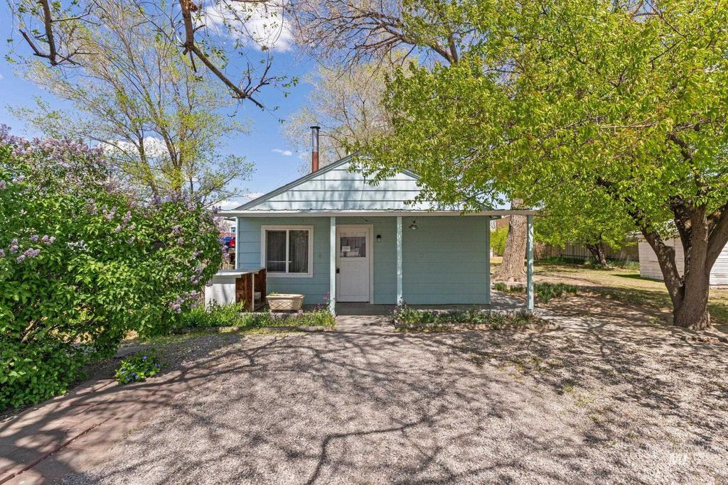 Photo of 1879 E Highland Ave, Twin Falls, ID 83301 (MLS # 98984446)