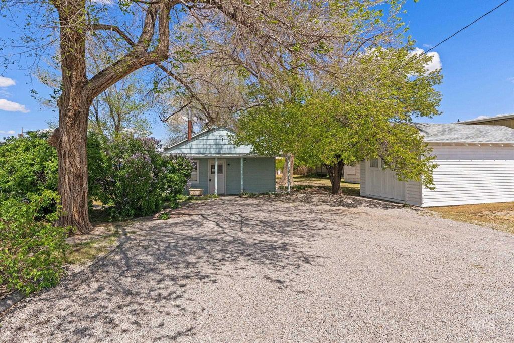 Photo of 1879 E Highland Ave, Twin Falls, ID 83301 (MLS # 98984446)
