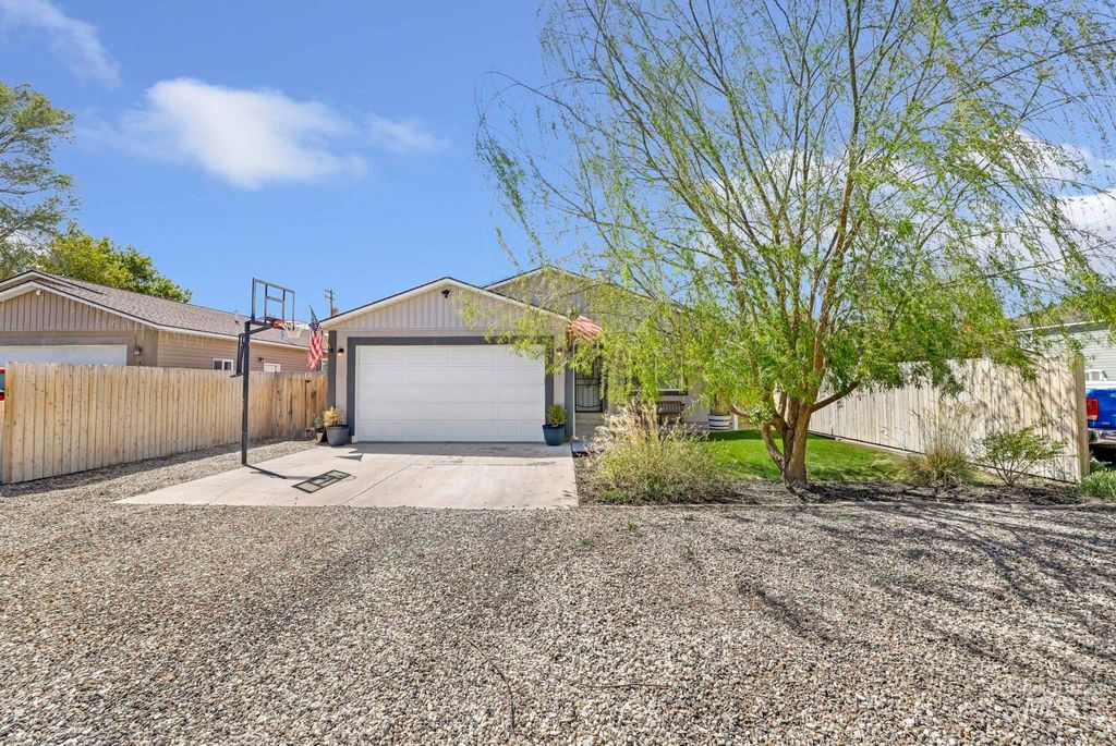 Photo of 826 Normal Ave, Burley, ID 83318 (MLS # 98983362)