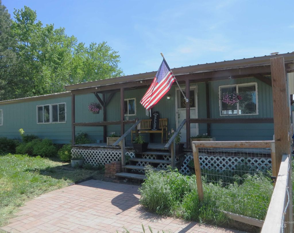Photo of 937 Indianhead Road, Weiser, ID 83672 (MLS # 98985674)
