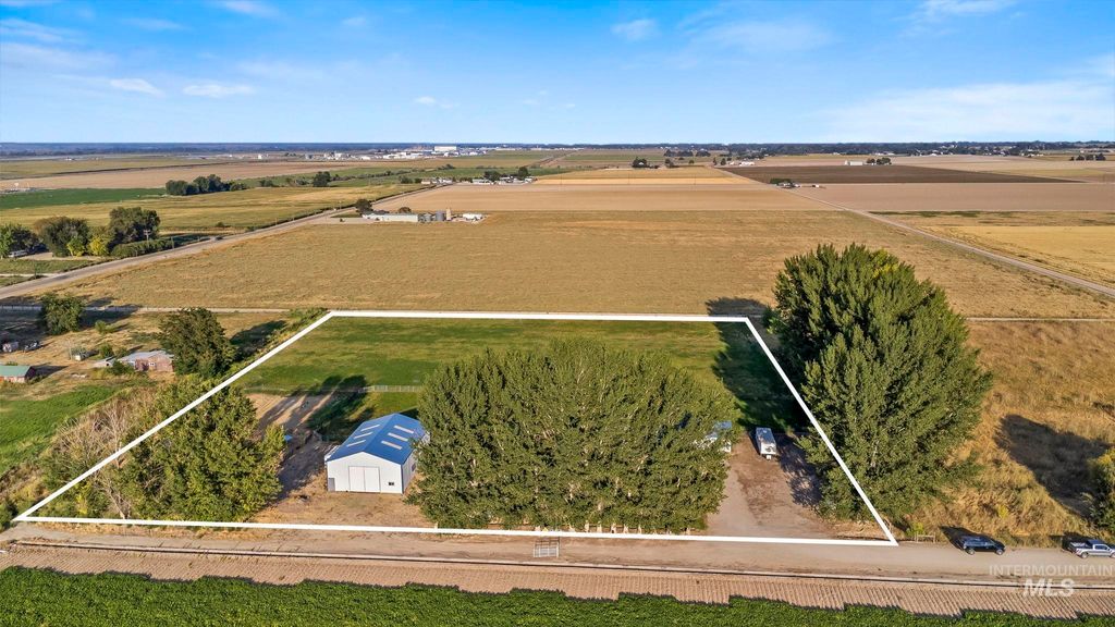 Photo of 19716 Country View Ln, Caldwell, ID 83607 (MLS # 98977810)