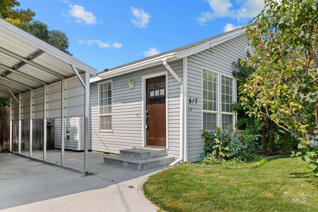 Photo of 617 Lake Lowell AVE, Nampa, ID 83686 (MLS # 98997514)