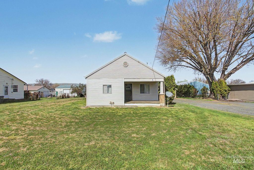 Photo of 715 Bryden Avenue, Lewiston, ID 83501 (MLS # 98981900)