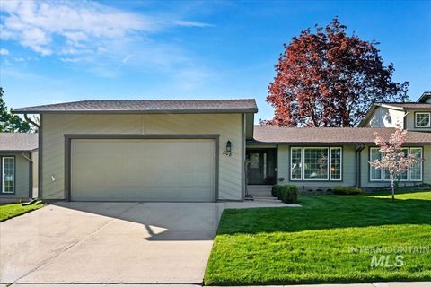 Photo of 808 N Eagle Hills Way, Eagle, ID 83616 (MLS # 98984476)