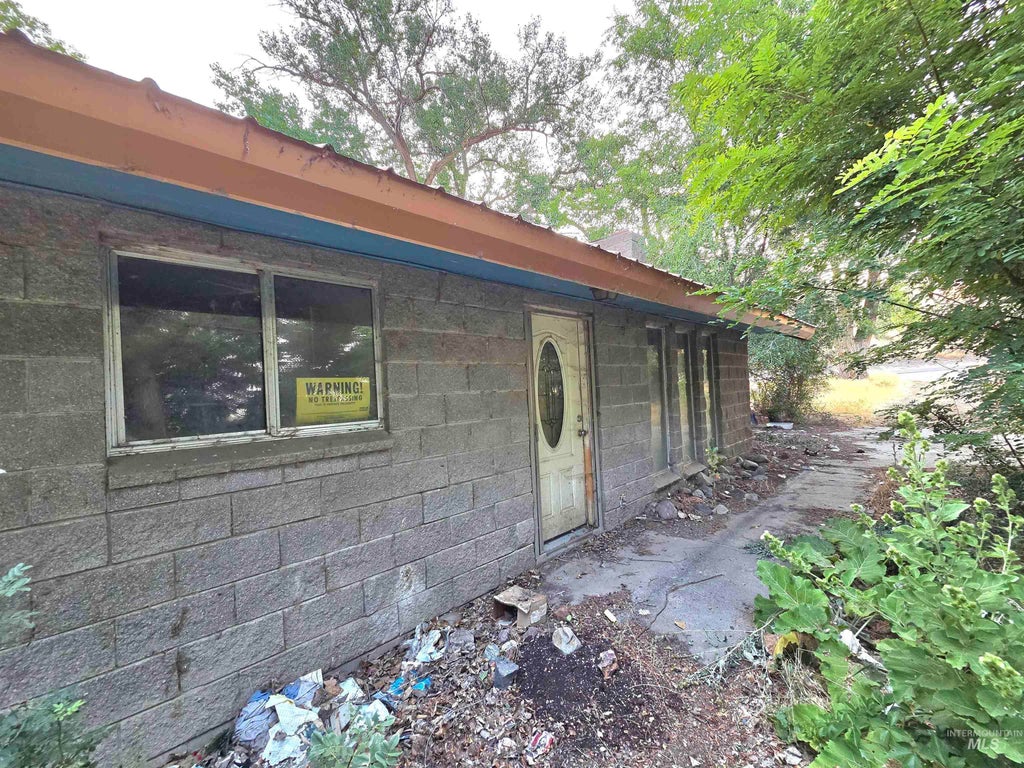 Photo of 757 Foothill Dr, Ontario, OR 97914 (MLS # 98995995)