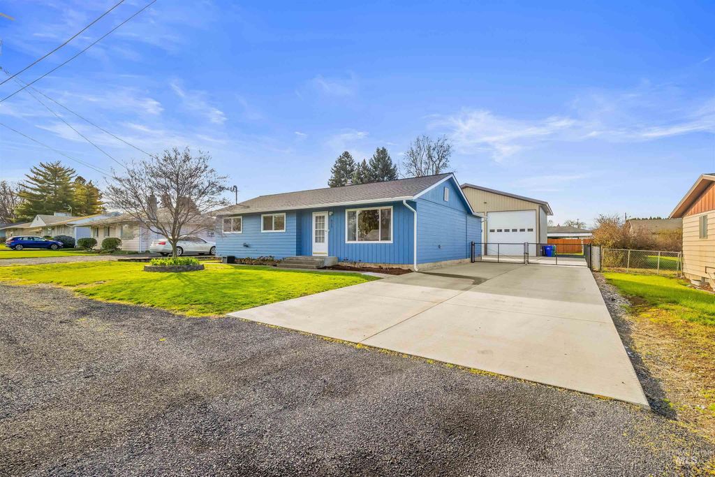 Photo of 420 Linden Ave, Lewiston, ID 83501 (MLS # 98980831)