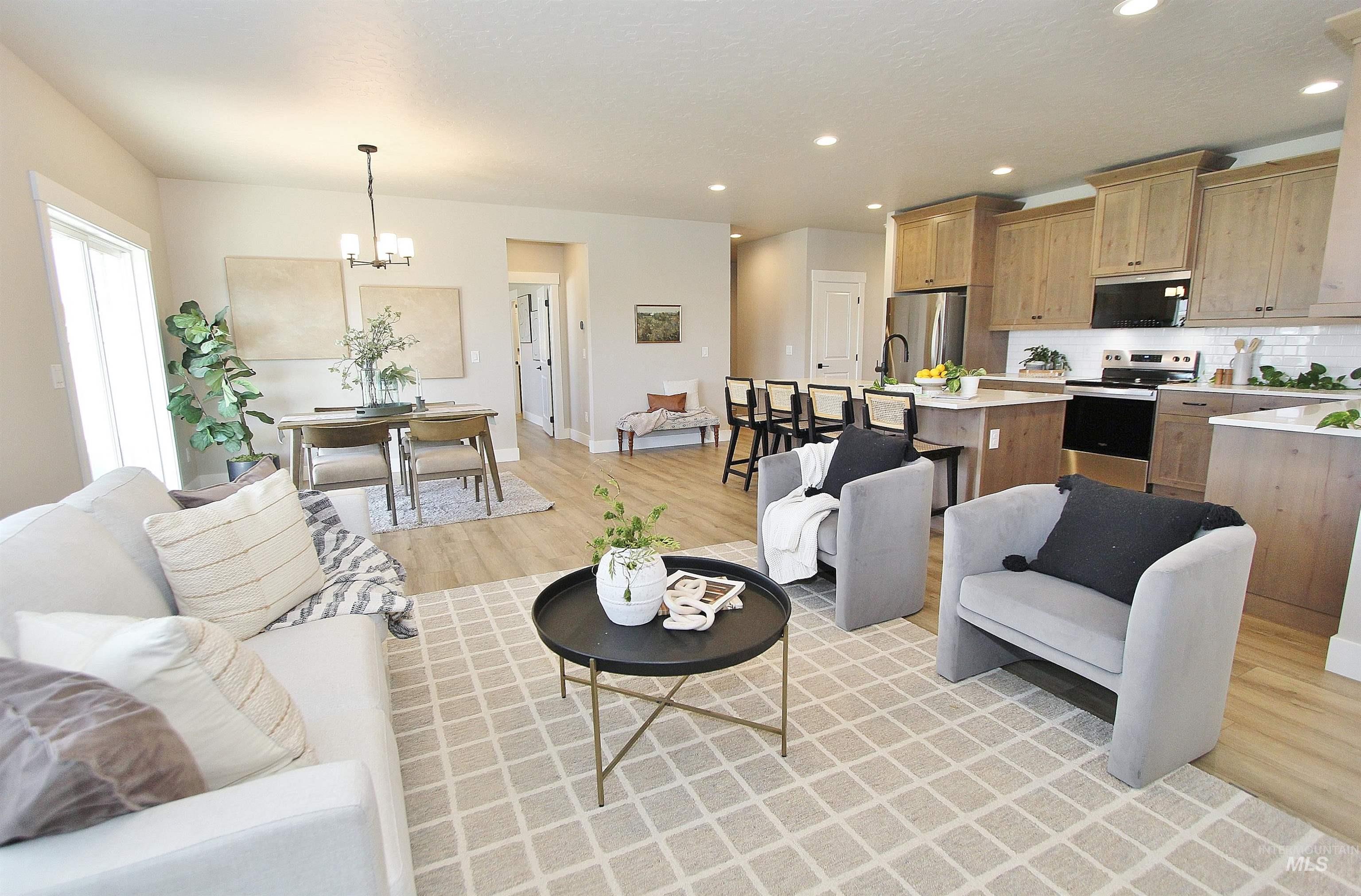 2227 N Desert Lily Ave