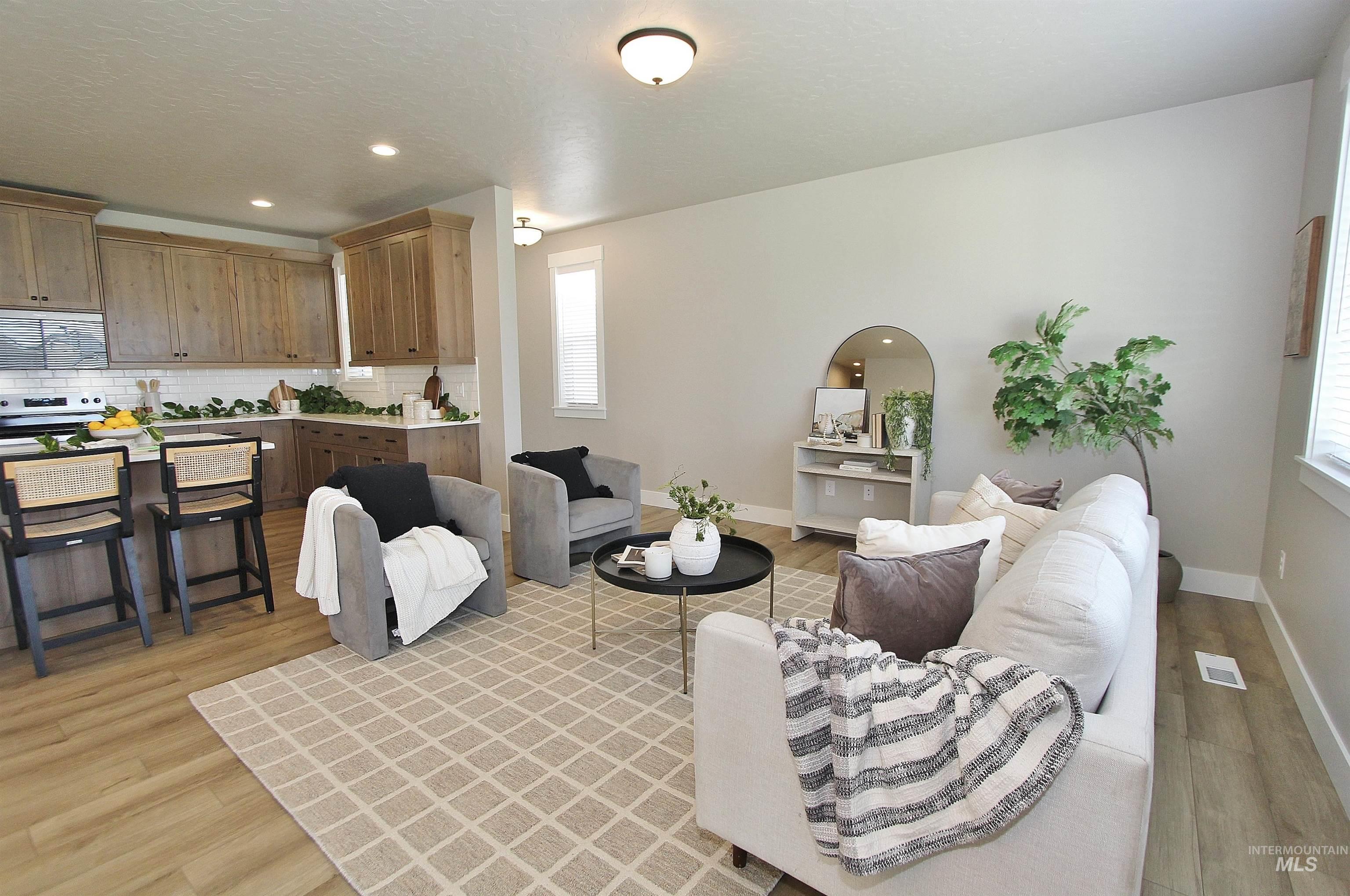 2227 N Desert Lily Ave