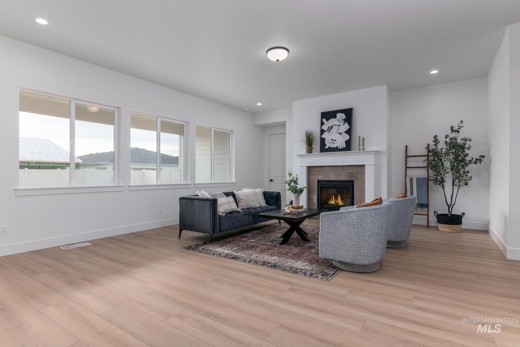 Photo of 9012 W Purple Martin St, Star, ID 83669 (MLS # 98991057)
