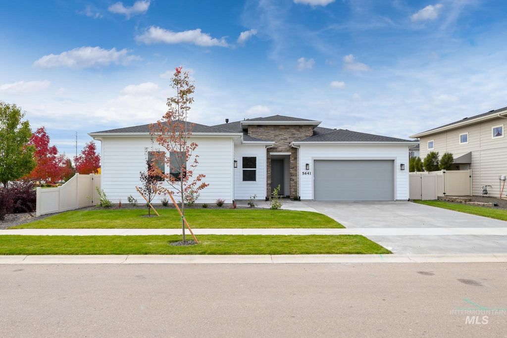 Photo of 9012 W Purple Martin St, Star, ID 83669 (MLS # 98991057)