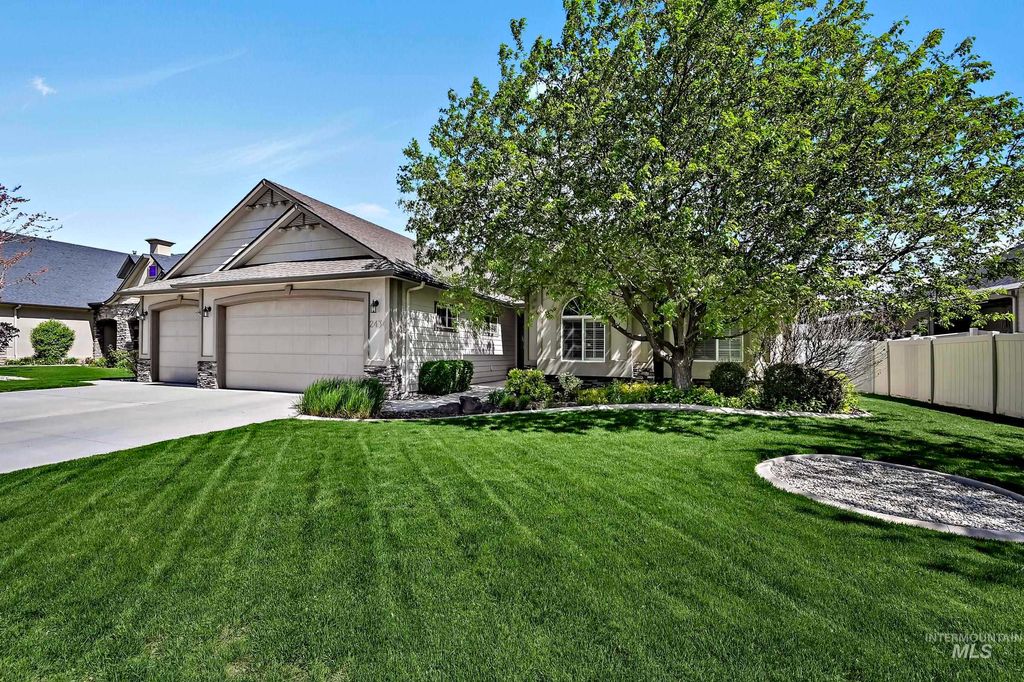 Photo of 2434 E Garber Dr, Meridian, ID 83646 (MLS # 98984235)