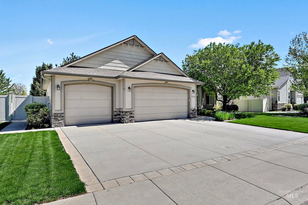 Photo of 2434 E Garber Dr, Meridian, ID 83646 (MLS # 98984235)