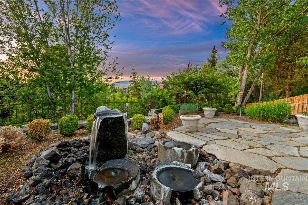 516 E Highland View Dr.