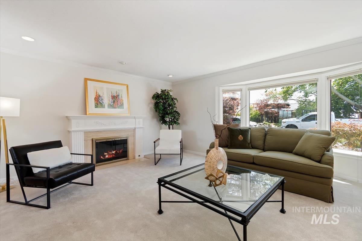 516 E Highland View Dr.