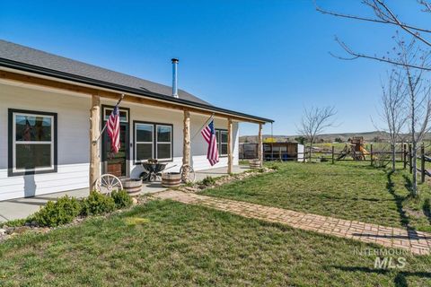 Photo of 3011 Center Ave, Payette, ID 83661 (MLS # 98979786)