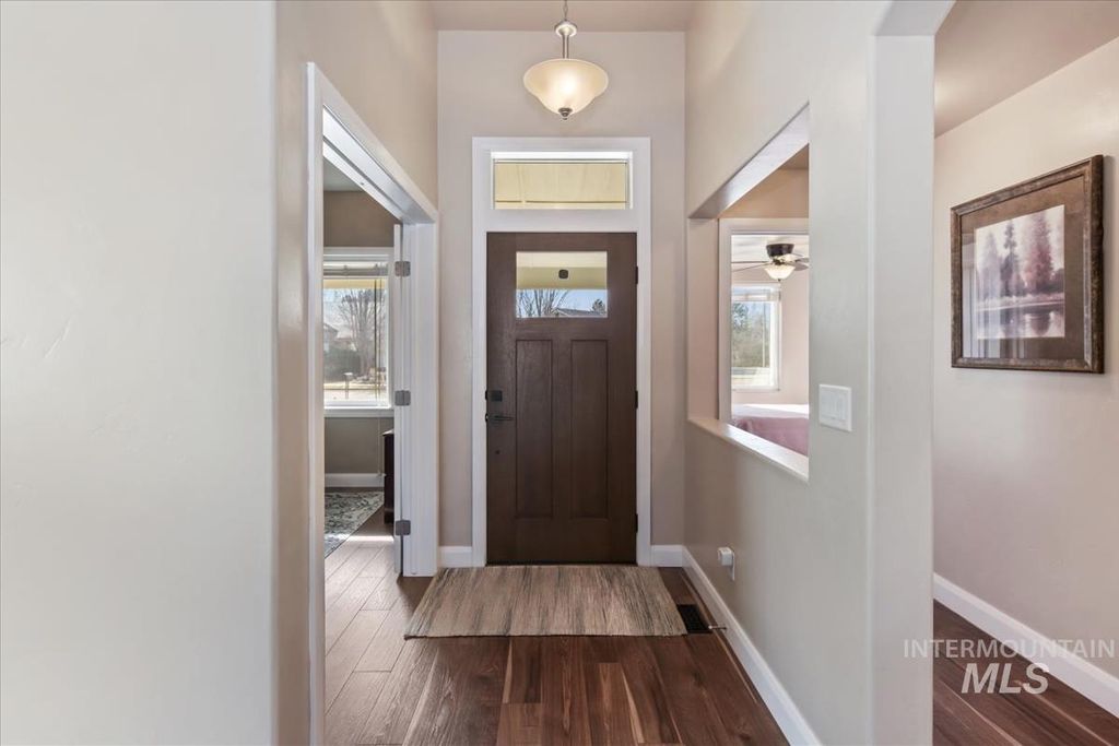 Photo of 1254 E Oakbrook Ct, Meridian, ID 83642 (MLS # 98973966)