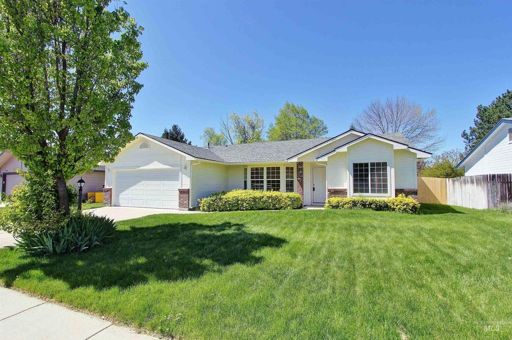 Photo of 7217 N Parkcrest Ave, Boise, ID 83714 (MLS # 98984214)