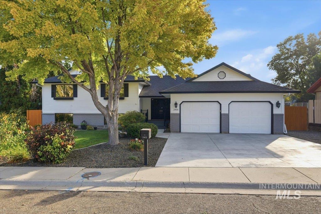 Photo of 2405 Airport Avenue, Caldwell, ID 83605 (MLS # 99003085)