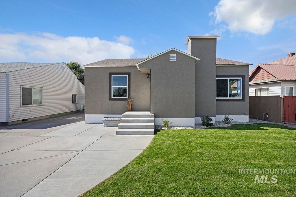 Photo of 235 Washington St N St, Twin Falls, ID 83301 (MLS # 98962862)