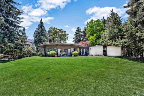 Photo of 4704 Hillcrest View Dr, Boise, ID 83705 (MLS # 98985423)