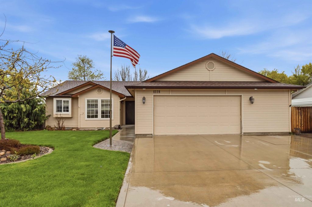 Photo of 1228 E Maine Ave, Nampa, ID 83686 (MLS # 98982030)