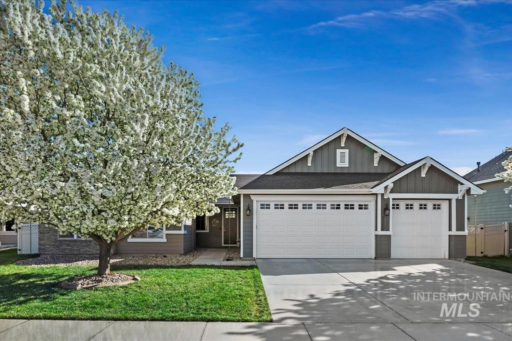 Photo of 2229 W Bellagio Dr, Meridian, ID 83646 (MLS # 98981206)