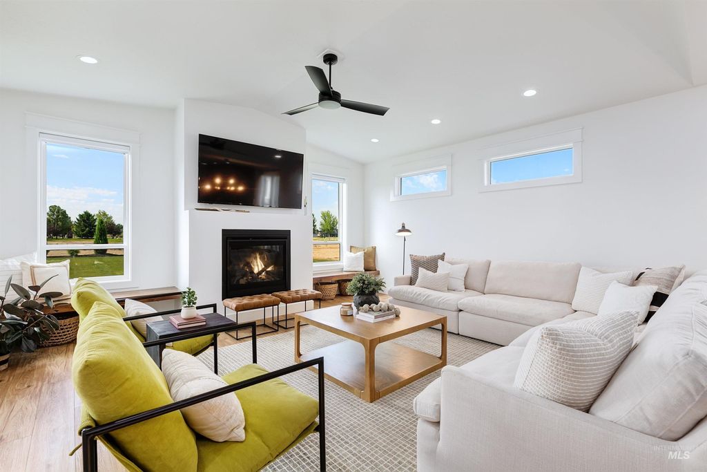 Photo of 6299 Chateau Ct, Star, ID 83669 (MLS # 98976921)