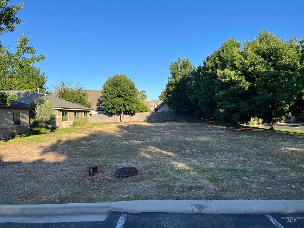 Photo of 6665 N Glenwood St, Boise, ID 83714 (MLS # 98991302)