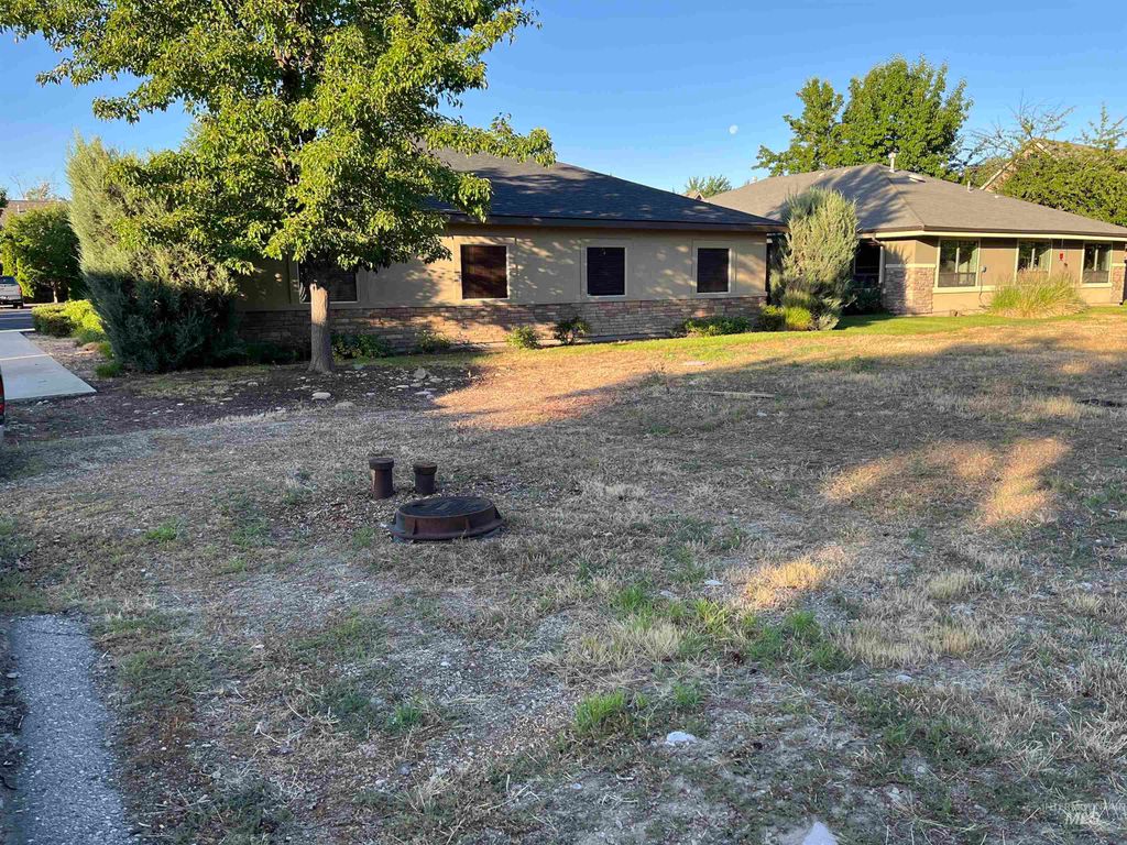 Photo of 6665 N Glenwood St, Boise, ID 83714 (MLS # 98991302)