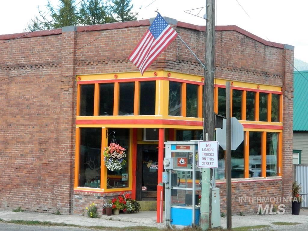 Photo of 112 Main St, Elk River, ID 83827 (MLS # 98952907)