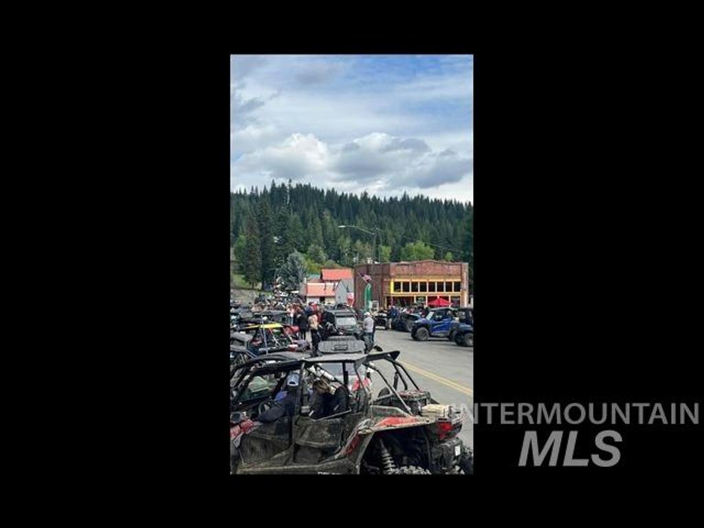 Photo of 112 Main St, Elk River, ID 83827 (MLS # 98952907)