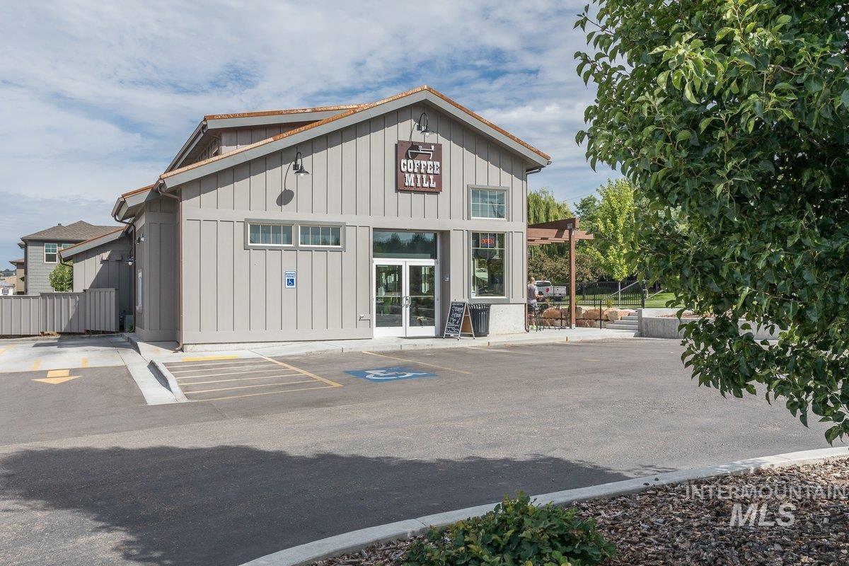 View of commercial location with uncovered parking