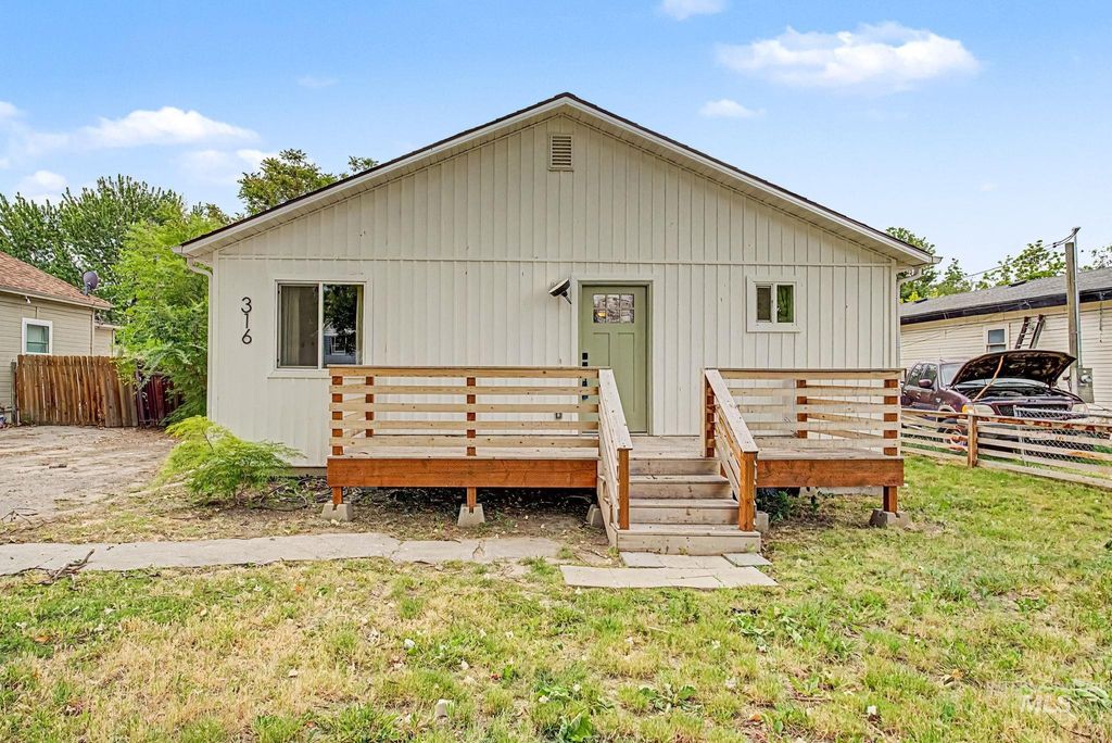 Photo of 316 7th Ave. N AVE, Nampa, ID 83684 (MLS # 98988541)