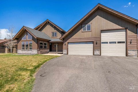 Photo of 1089 Graham Dr, McCall, ID 83638 (MLS # 98960557)
