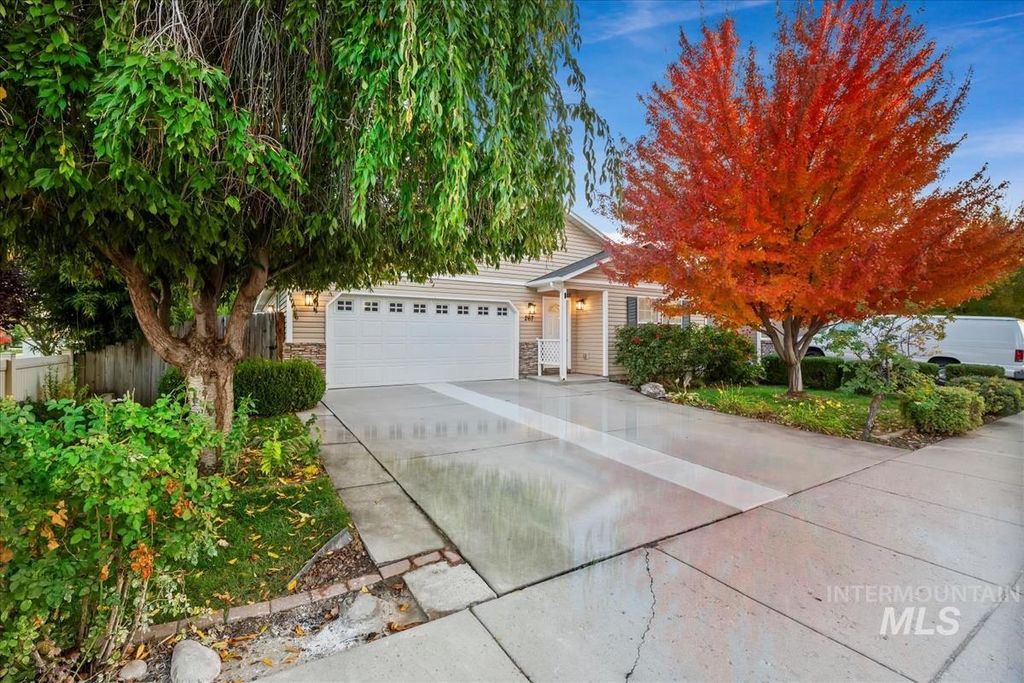 Photo of 267 E Red Rock St, Meridian, ID 83646 (MLS # 98965692)