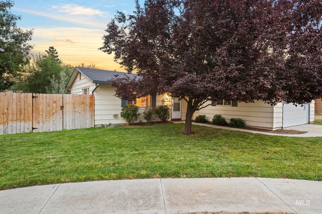 Photo of 1817 S Eagleson Rd, Boise, ID 83705 (MLS # 98995910)
