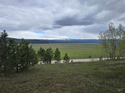 Photo of 3 Rehn Loop, Cascade, ID 83611 (MLS # 98984342)